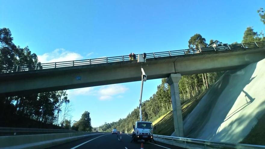 Operarios, trabajando esta mañana.