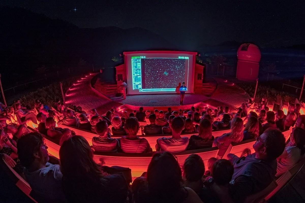 Actividad astronómica en uno de los espacios de divulgación de TAIGA Bassegoda Park.