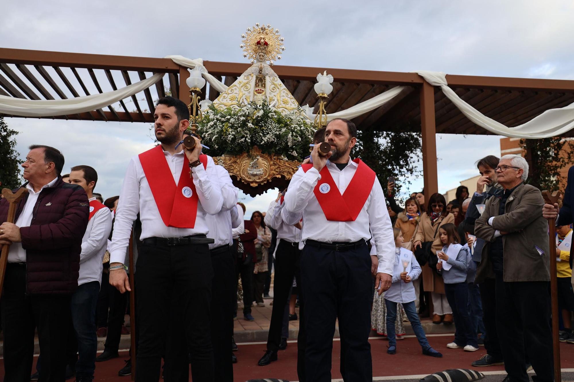 Galería de imágenes: La Lledonera bendice el cementerio de San José y la iglesia de El Salvador