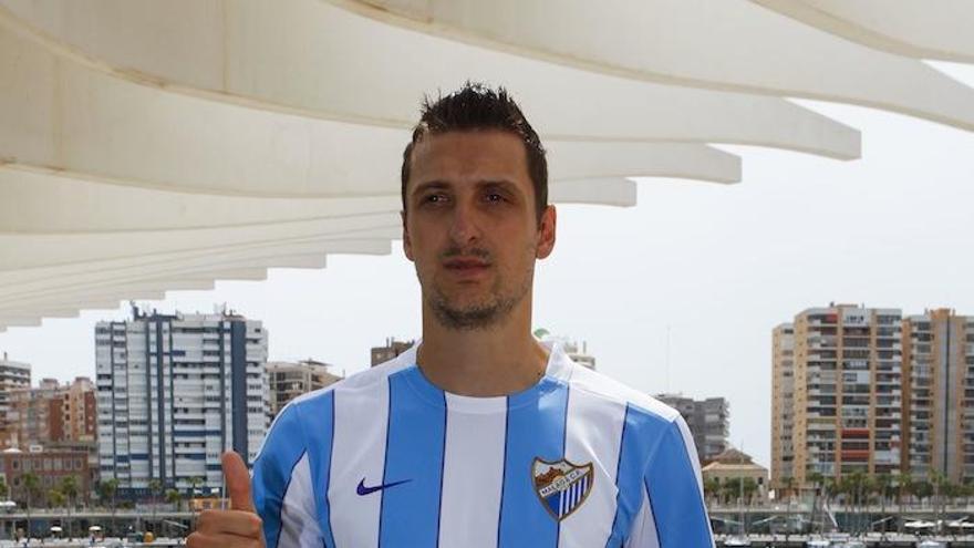 Zdravko Kuzmanovic ya viste la camiseta blanquiazul