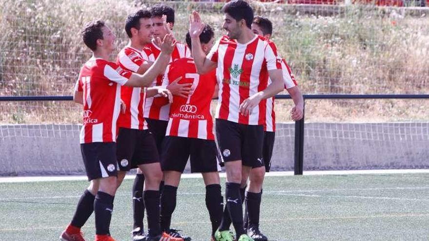 Varios jugadores del Zamora &quot;B&quot; que este año jugarán en Villaralbo.