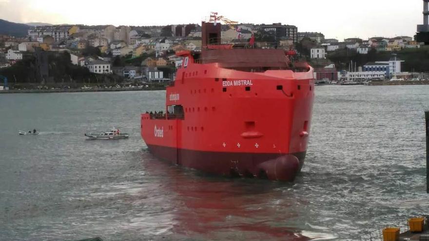 Gondán bota el segundo barco de apoyo a eólicos