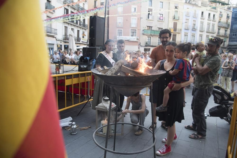 Una Flama del Canigó reivindicativa encén la fogue