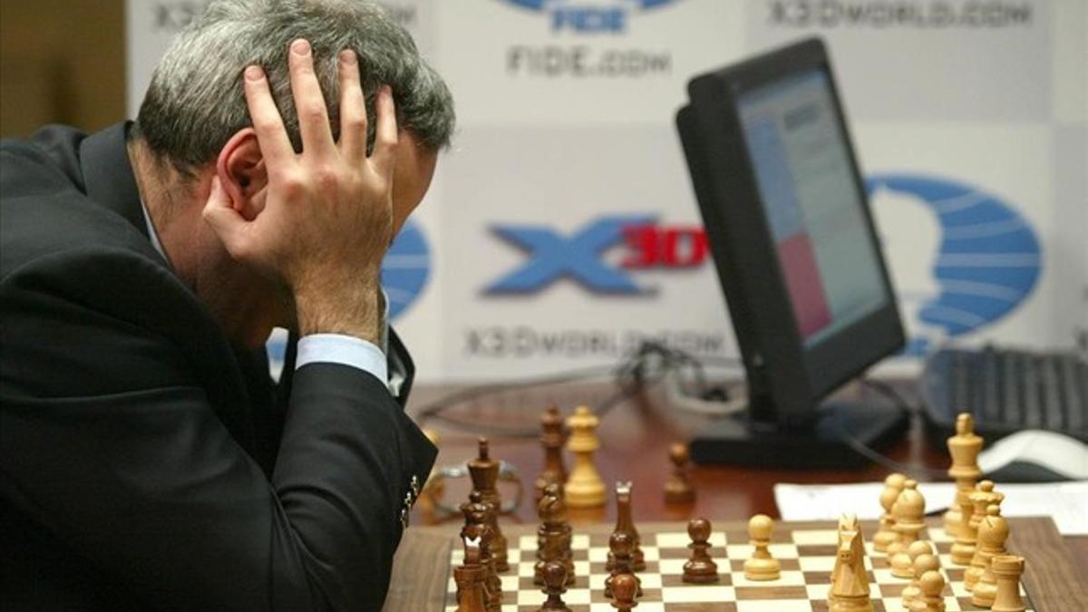 Gari Kasparov, en una partida contra el ordenador Deep Blue, en el 2003.