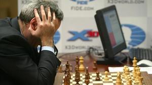 Gari Kasparov, en una partida contra el ordenador Deep Blue, en el 2003.