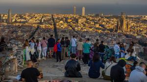 Últim capvespre als búnquers del Carmel de Barcelona: «És culpa dels turistes»