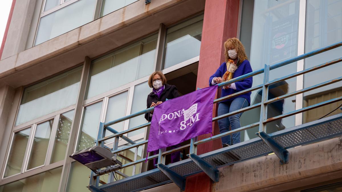 Las banderas, en la Casa de la Dona