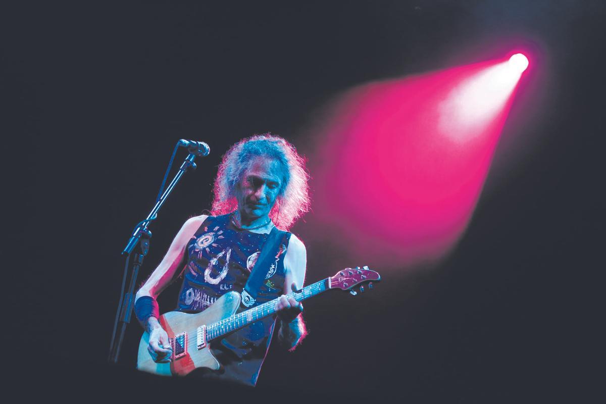 El cantante Roberto Iniesta ‘Robe’, en una foto de archivo. El cantante Roberto Iniesta "Robe", en una imagen de archivo". EFE/Carlos Barba