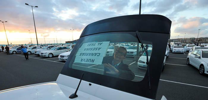 Protesta de taxistas contra el día libre