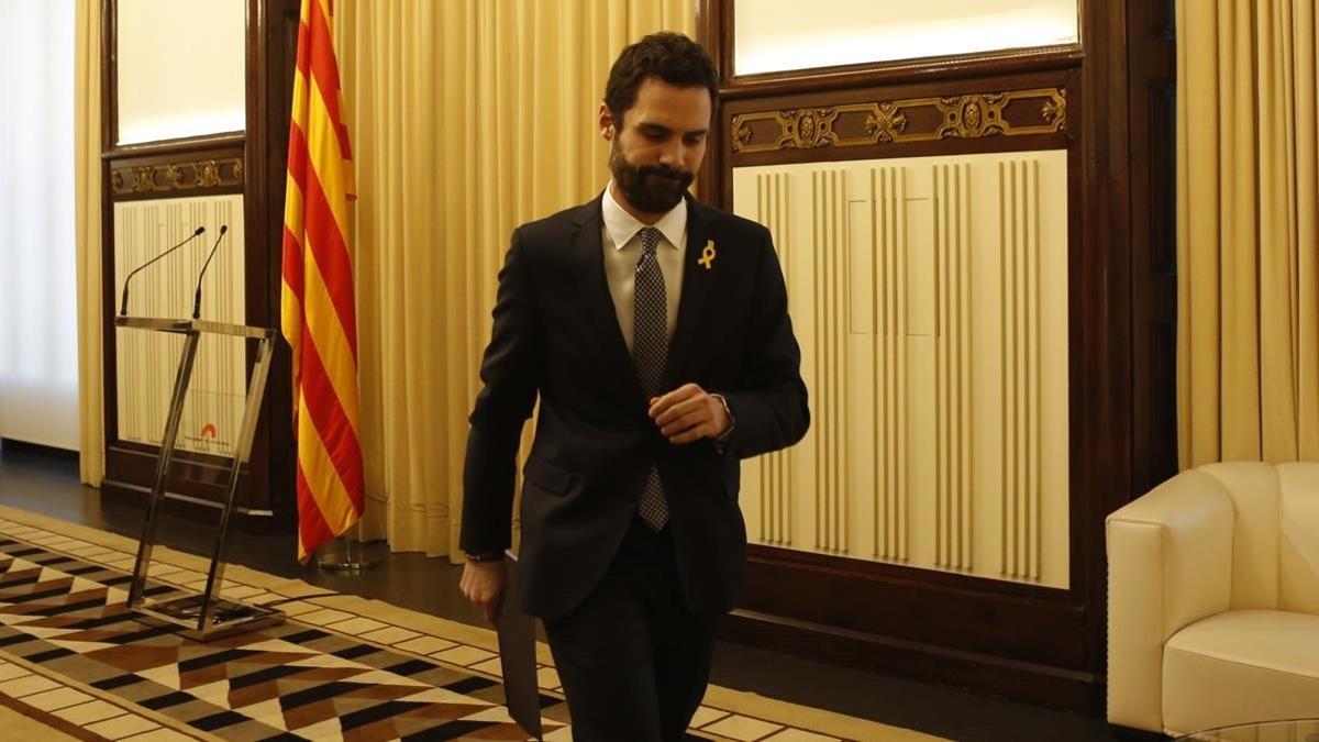 El presidente del Parlament, Roger Torrent, anuncia la candidatura de Carles Puigdemont.