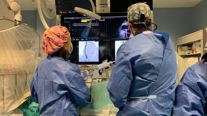 El Servet realiza el primer implante del &#039;Triclip&#039;, un nuevo tratamiento de Cardiología