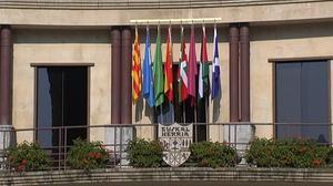 L’Ajuntament alabès de Laudio col·loca la bandera d’Espanya amb set més.