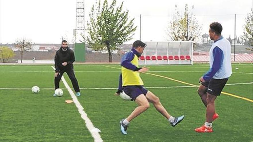 Velasco dirige el entrenamiento pensando en el murcia