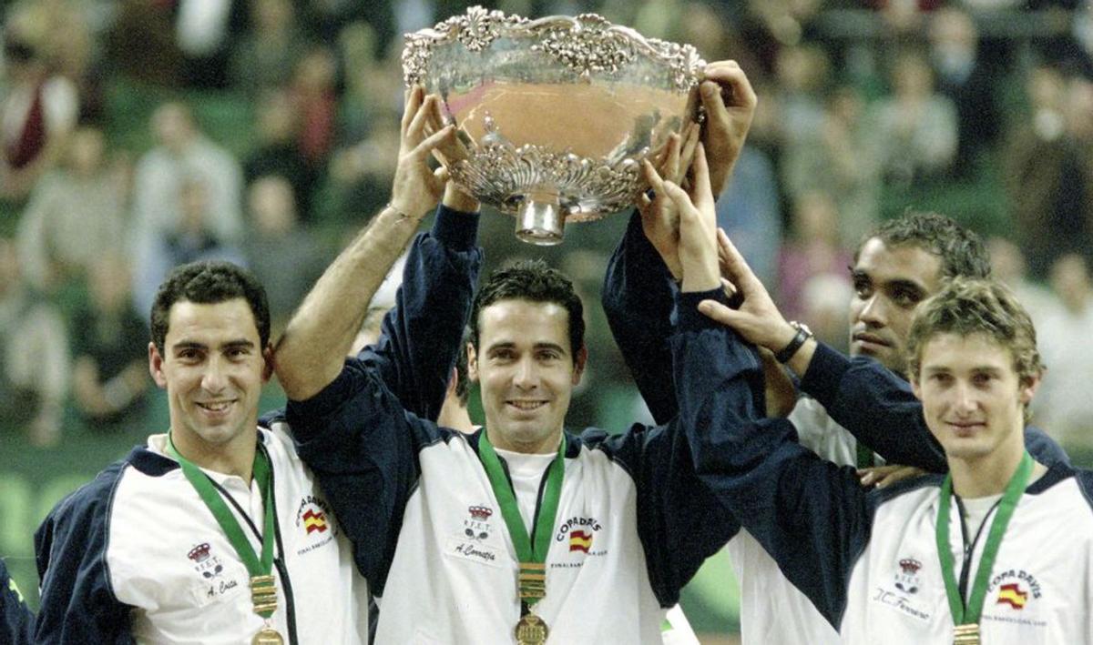 La Federació Catalana homenatja l’equip campió de la Davis 2000