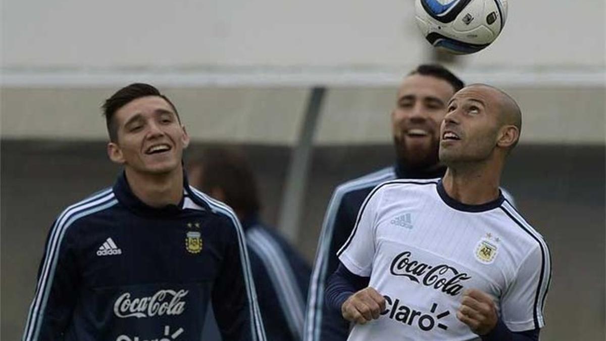 Kranevitter y Mascherano, durante el entrenamiento de la selección argentina