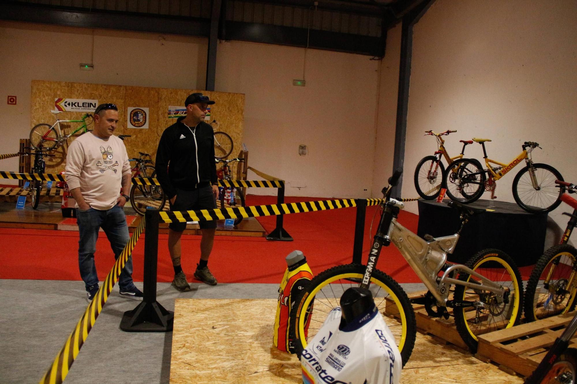 Los amantes del ciclismo toman Gijón (en imágenes)