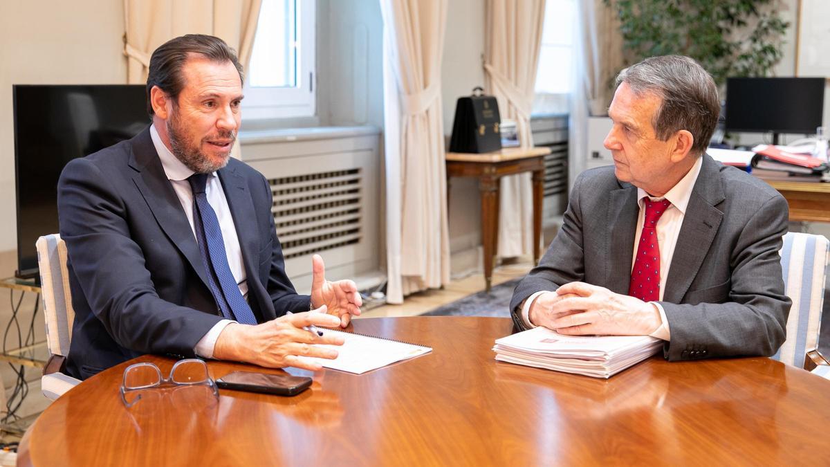 Óscar Puente y Abel Caballero, en una reunión el año pasado.
