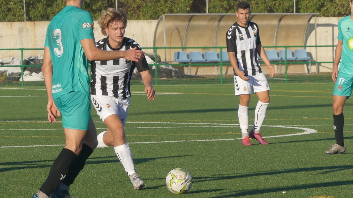 El Castellón B suma y sigue tras vencer al San Pedro.