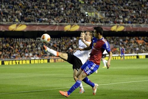Imágenes del partido entre el Valencia y el Basilea en Mestalla.