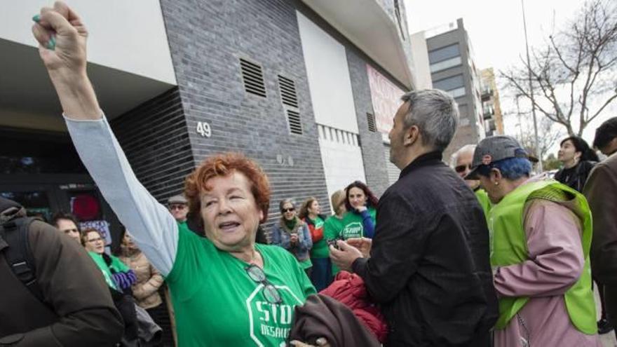 La PAH urge una salida negociada para las familias del edificio ocupado