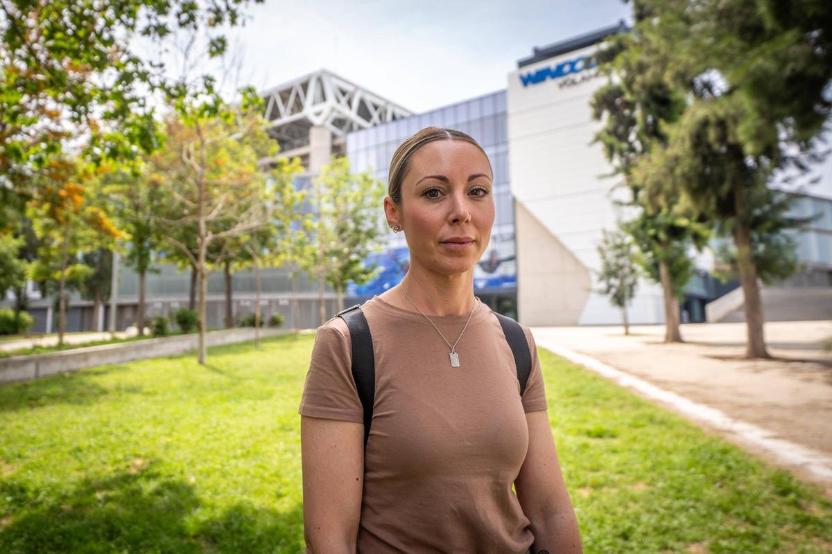 Sara,vecina del barrio de la Riera de Cornellà, junto al estadio del RCD Espanyol.
