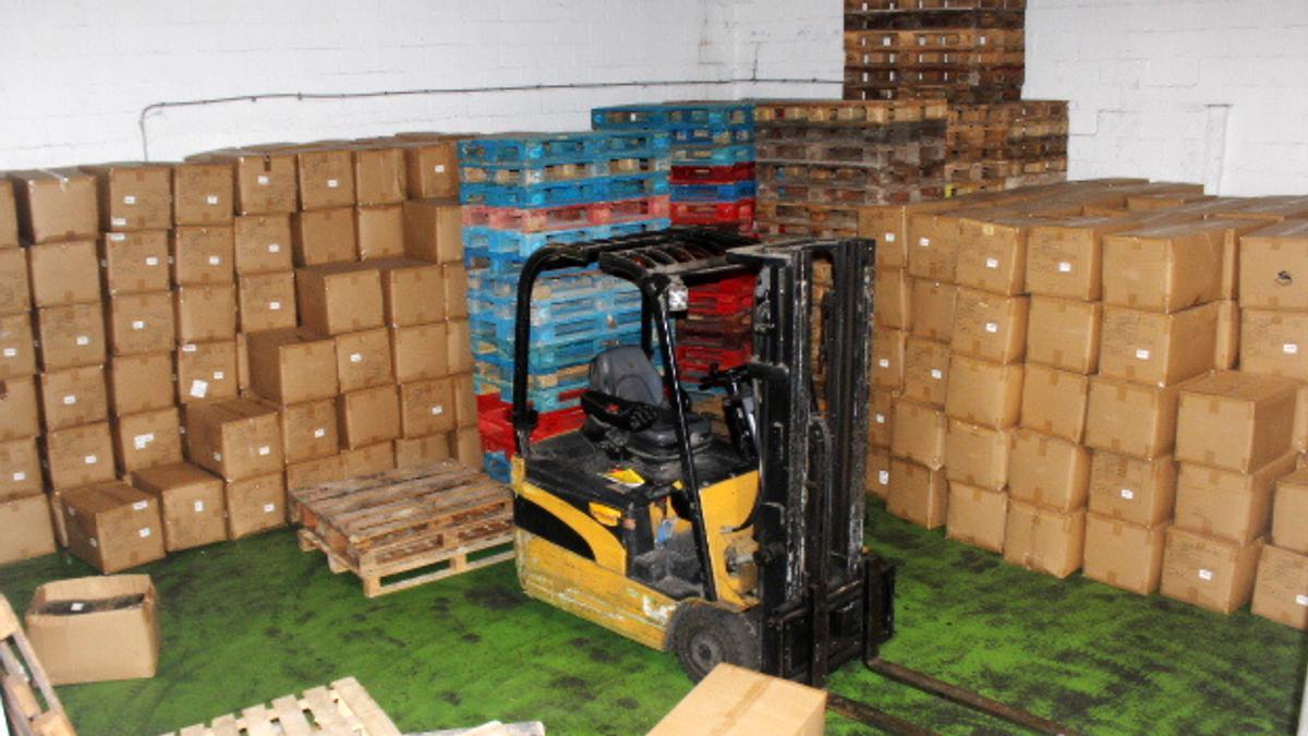 Las cajas de roba robada que han recuperado los Mossos en Montcada i Reixac