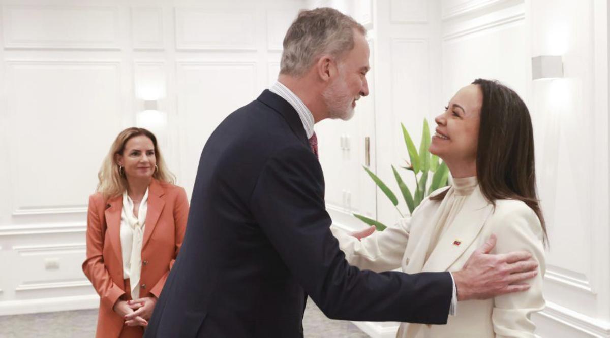 Felip VI suavitza el desacord entre el Govern i Machado