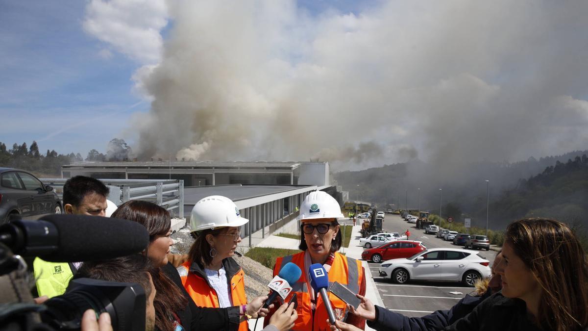 INSTALACIONES DE LA PLANTA DE COGERSA DURANTE EL INCENDIO. INCENDIO EN LA PLANTONA DE COGERSA