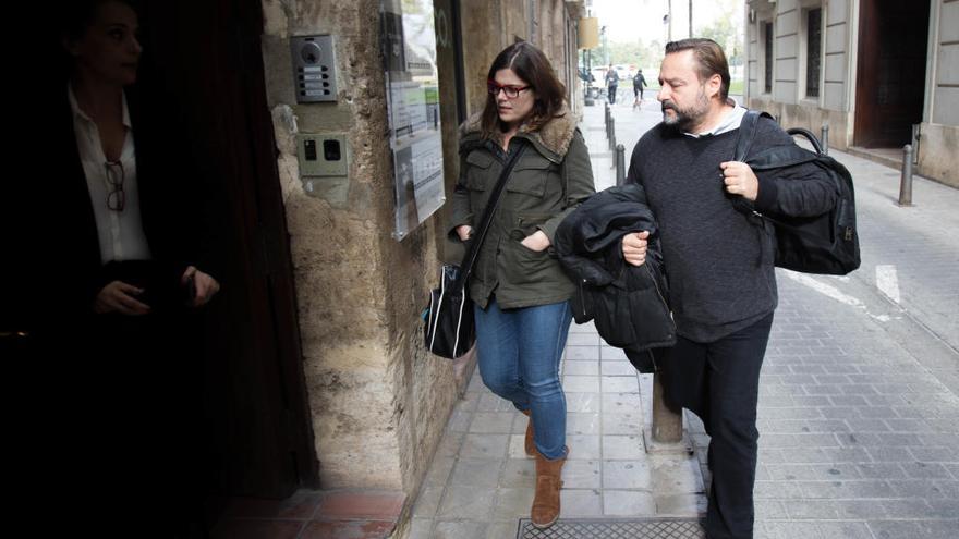 Jose Adolfo Vedri, de Engloba, acude a la sede de su empresa tras ser detenido en Taula.