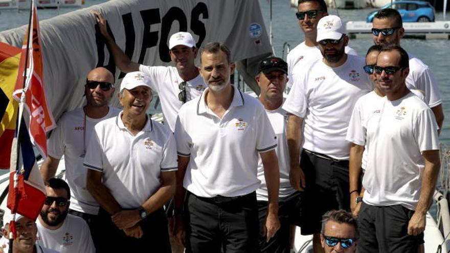 Felipe VI se embarca en 'Aifos' para participar en la Copa del Rey de vela