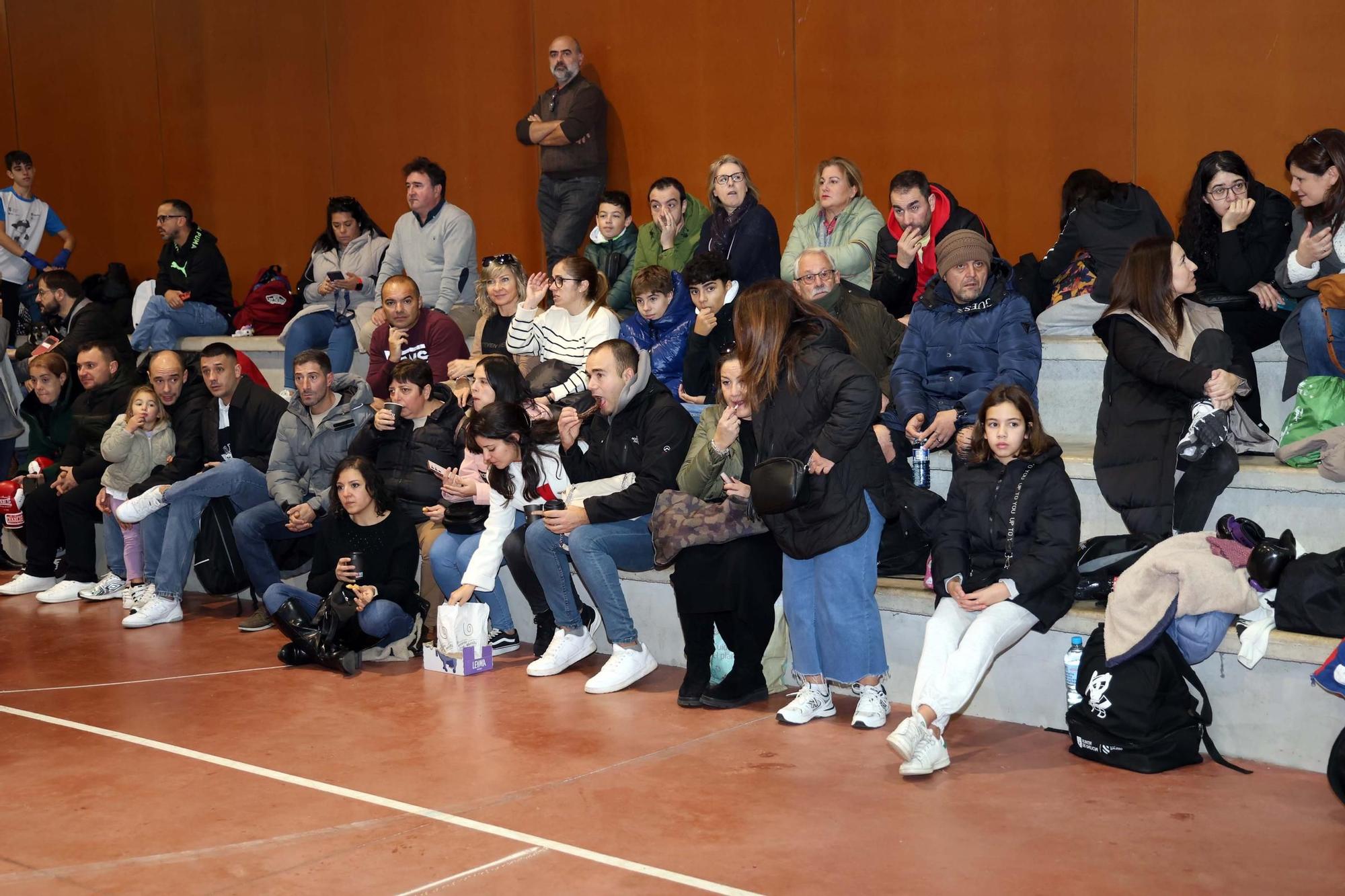 Guantes en alto en Arousa