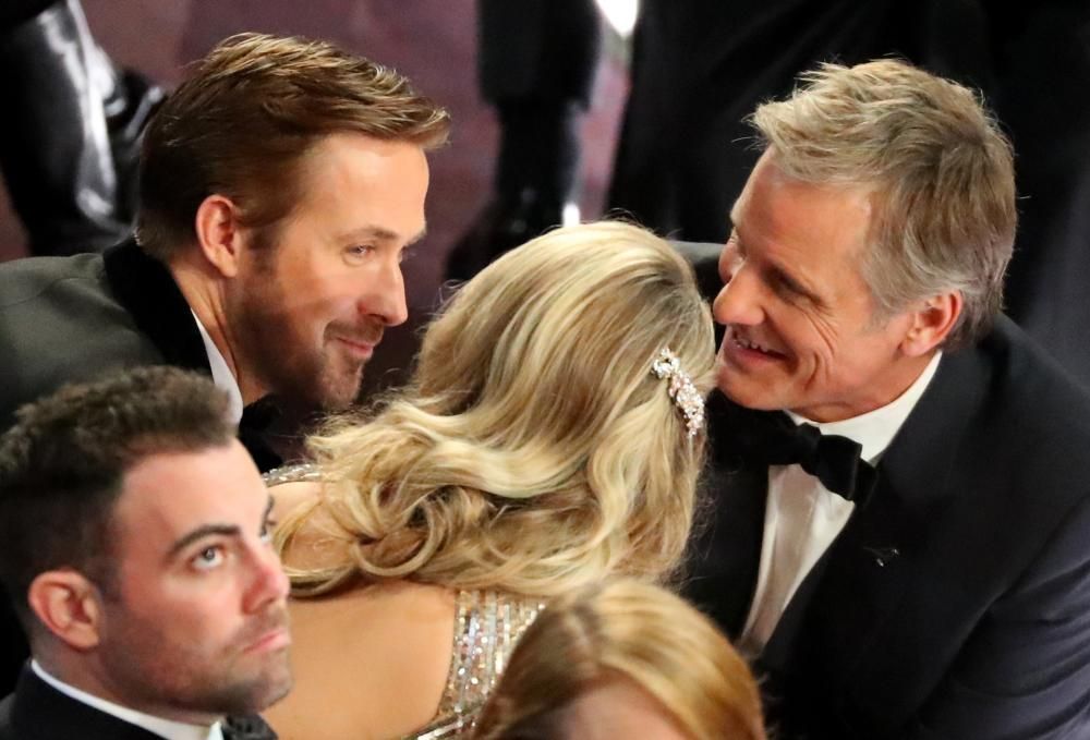 Viggo Mortensen y Ryan Gosling se divierten en los momentos previos a la gala.