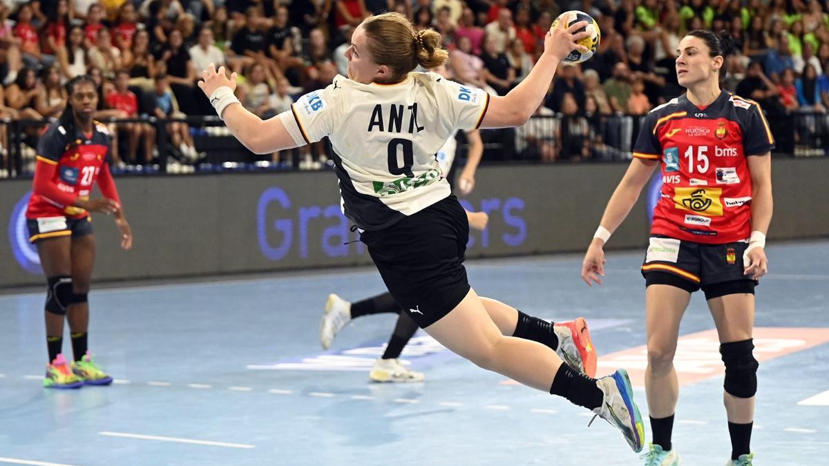 Lisa Antl marcó cuatro goles a las españolas