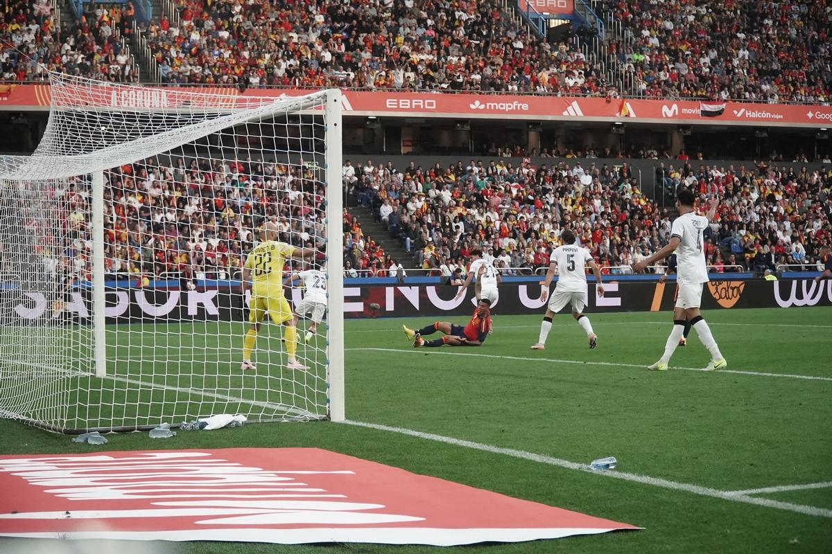 1-1 | España se conforma con un empate plomizo ante Irak en Riazor