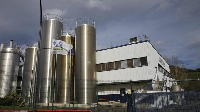 Exterior de la fábrica de Royal A-ware en Salas.   |