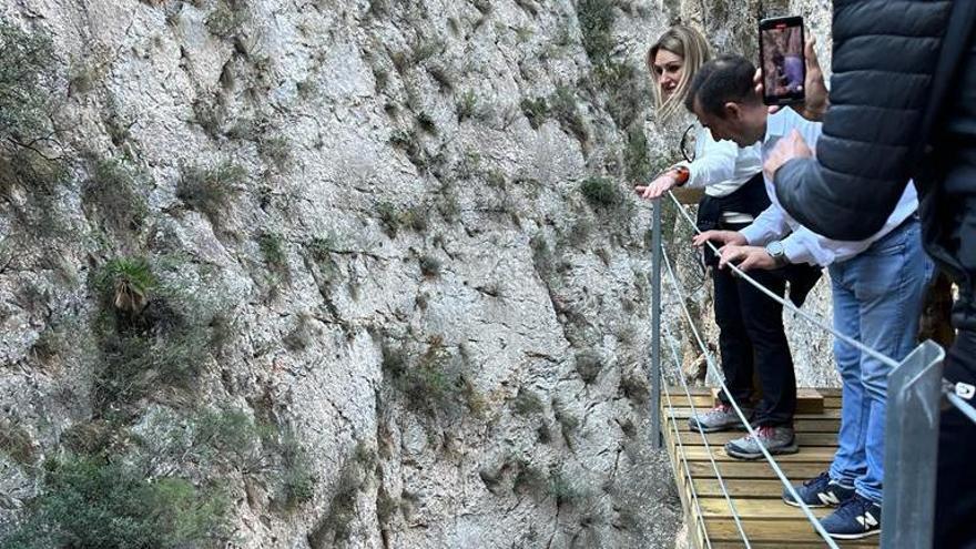 Relleu amplía 150 metros el recorrido de la pasarela que recorre el barranco desde el antiguo pantano