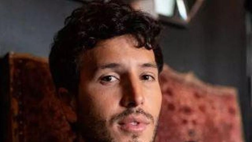 Sebastián Yatra lleva un regalo de Ibiza a ‘La Revuelta’: «Da salud, mucho dinero y mucho coito»