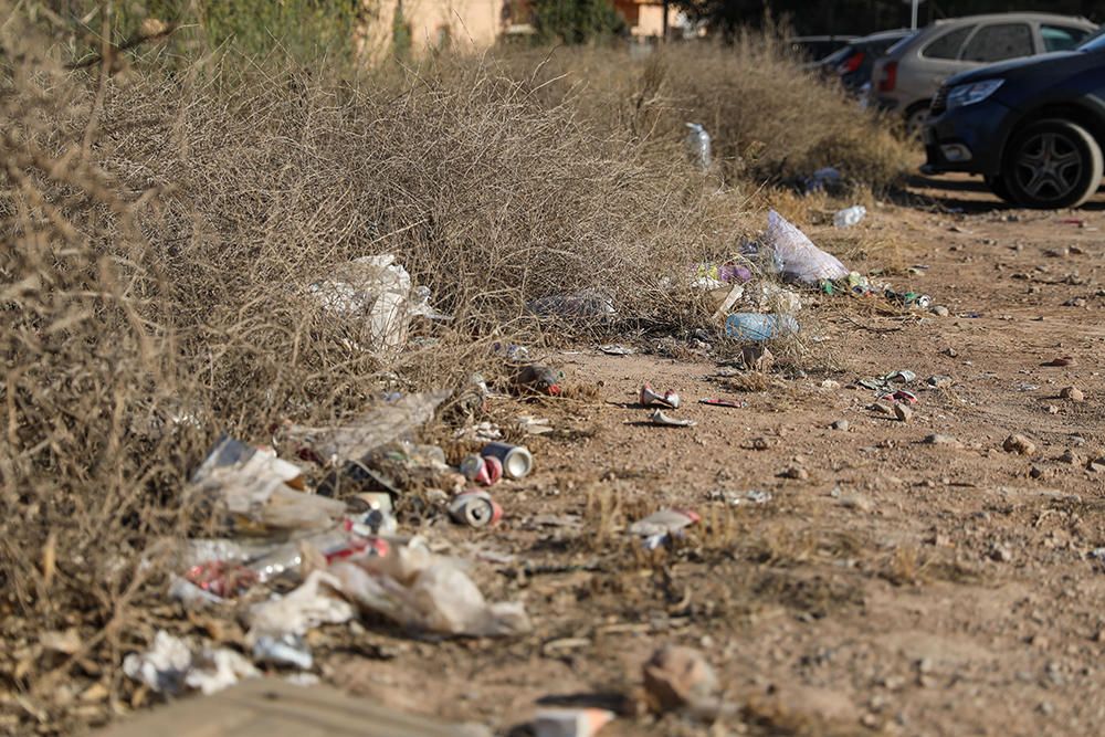 Suciedad y basura en Ca n'Escandell