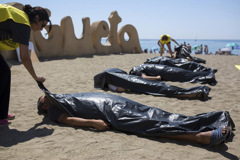 PERFORMANCE DE AMNISTÍA INTERNACIONAL EN MÁLAGA