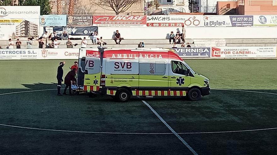El Olímpic gana al Paterna en un partido marcado por el desplome de un jugador rival