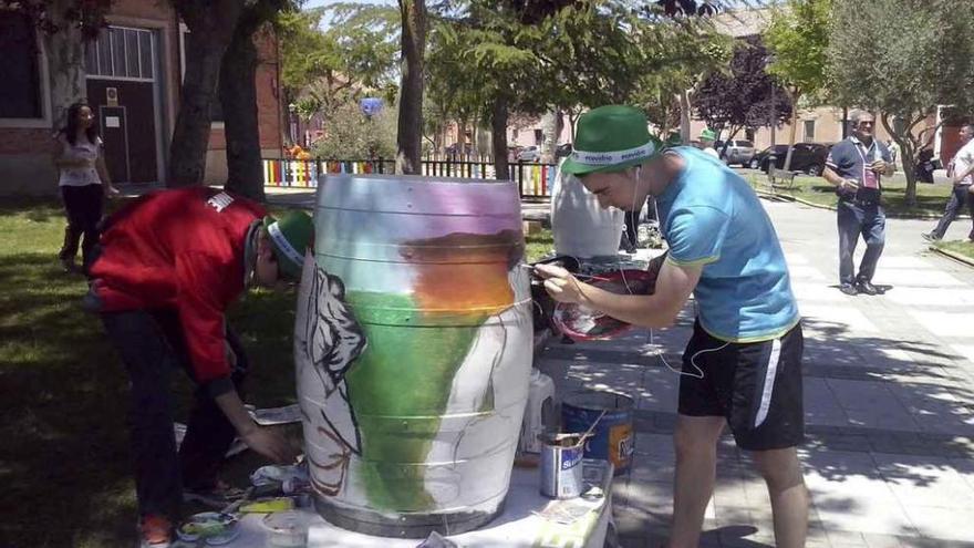 Siete barricas de vino se convierten en lienzos para el concurso de pintura