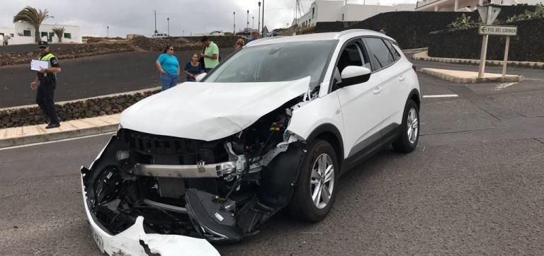 Un herido grave en el choque entre dos vehículos en Lanzarote