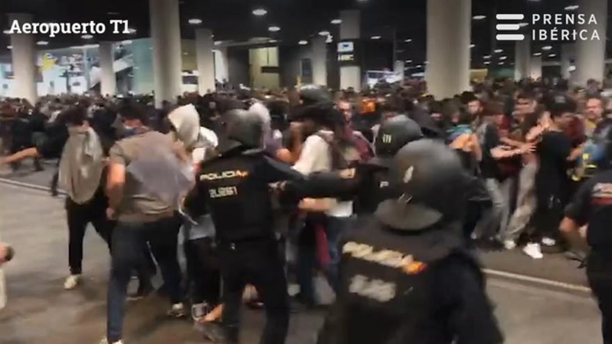 Cargas policiales en el Aeropuerto de Barcelona