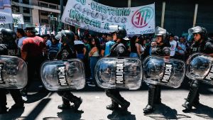 Manifestación contra las medidas económicas del presidente de Argentina