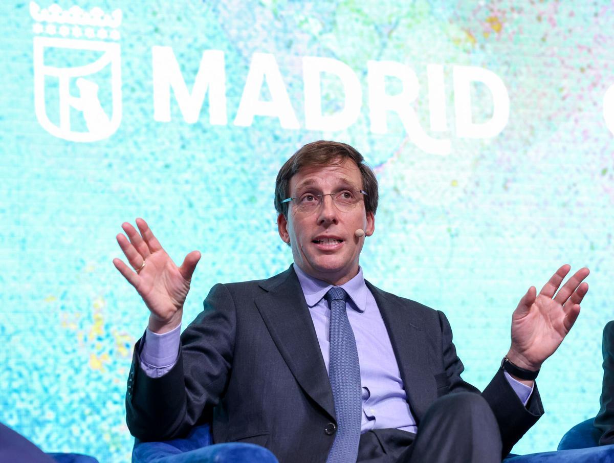 El alcalde de Madrid, José Luis Martínez-Almeida, participa en la mesa redonda 'Turismo, ciudades y desarrollo. Diálogo entre líderes iberoamericanos', en Fitur 2026.