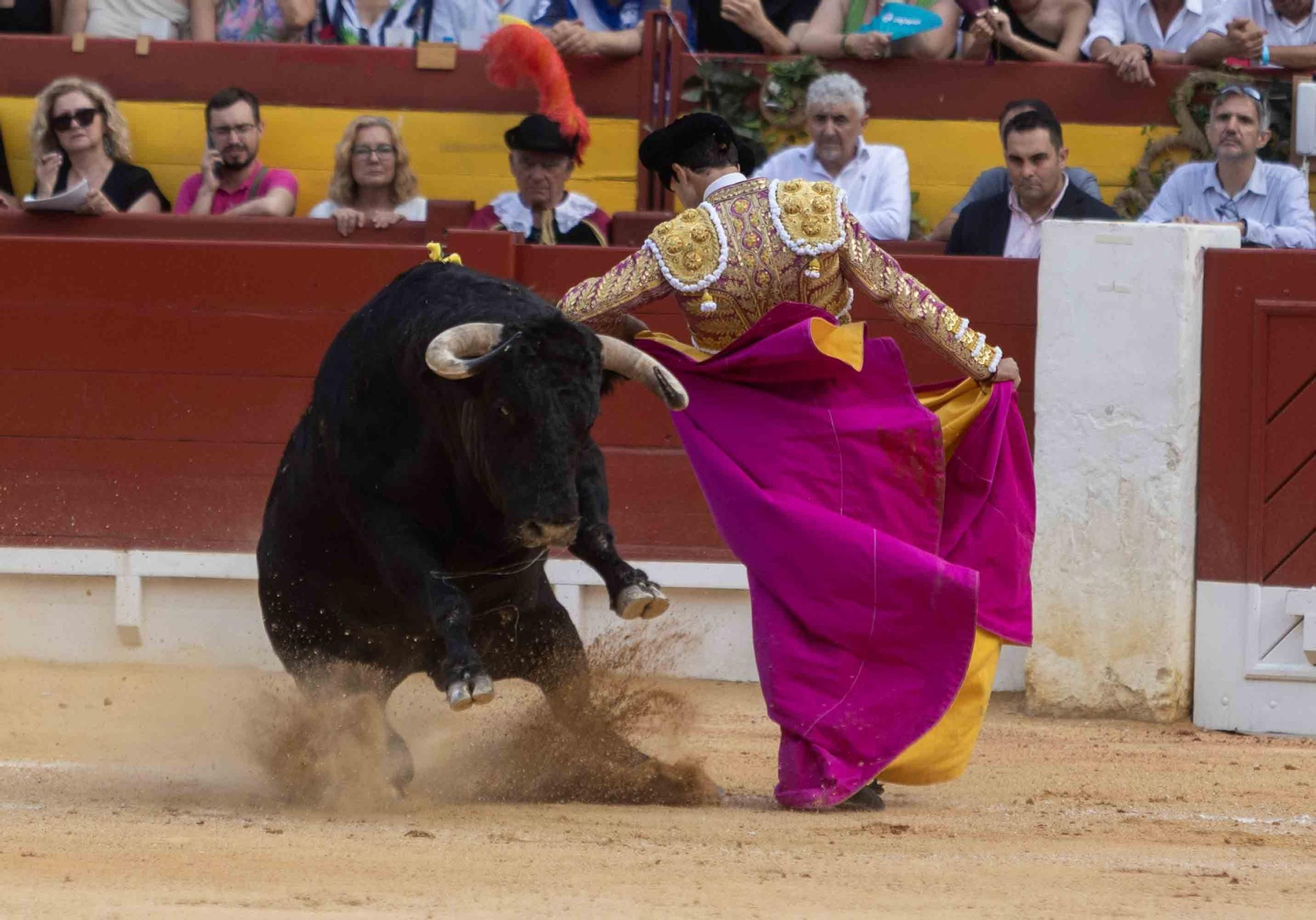 Manzanares, Roca Rey y Navalón no defraudan en la Feria de Hogueras 2025