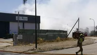 Un incendio en una empresa de Malpica obliga a evacuar a más de 150 personas