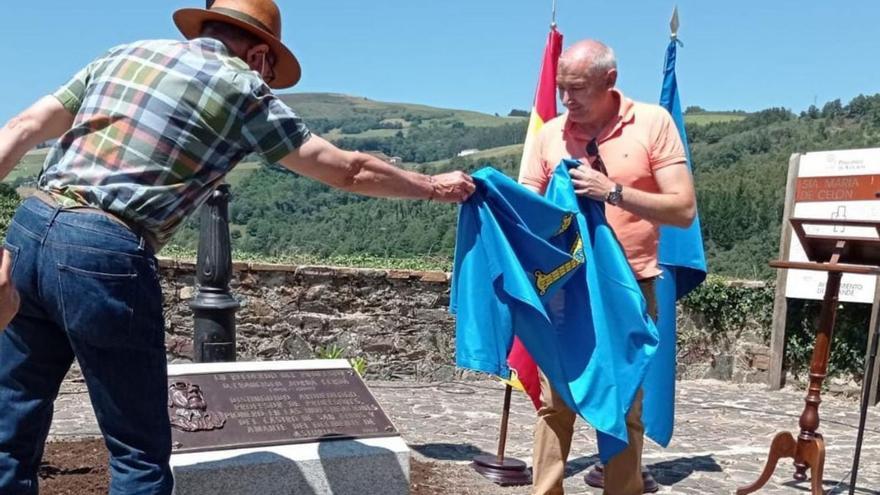 Allande homenajea a Francisco Jordá, impulsor de las excavaciones del castro de San Chuis