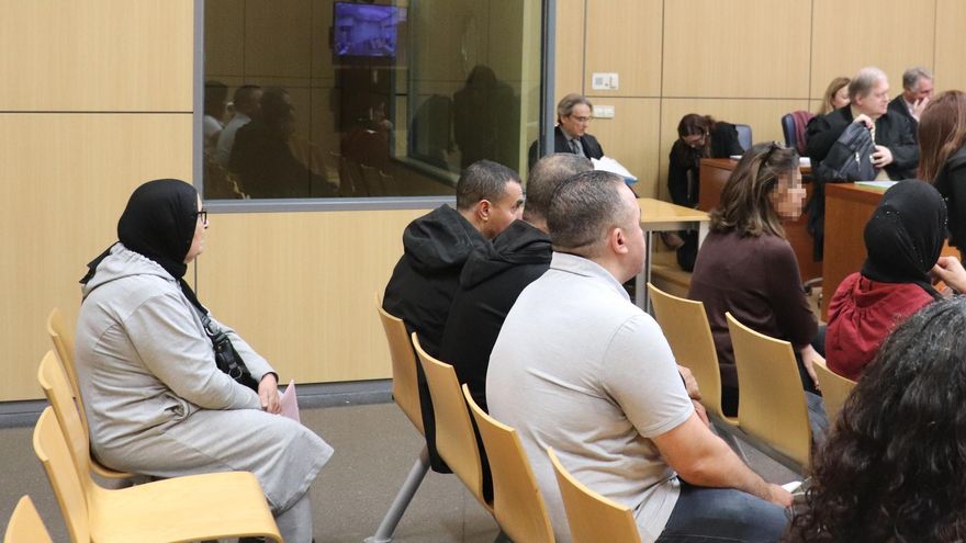 Un abogado de València se enfrenta a cinco años de prisión por cobrar a inmigrantes para defraudar 105.000 € al SEPE