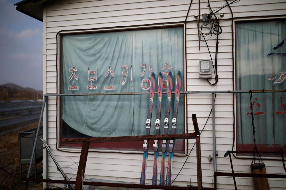 L'aspecte fantasmagògric predomina a les instal·lacions abandonades de l'estació d'esquí Alps Ski Resort, a Corea del Sud, tancat des del 2006.